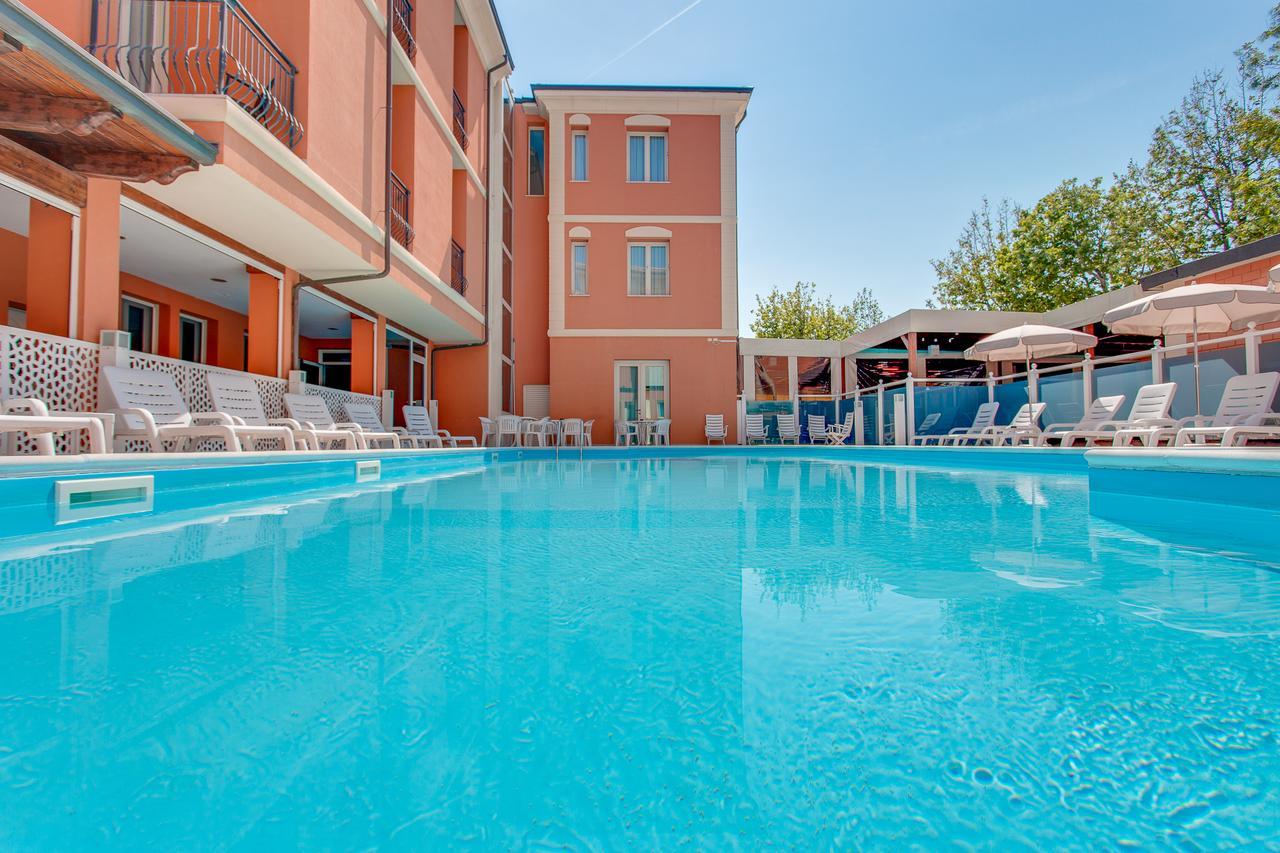 Hotel De La Ville Cesenatico Buitenkant foto