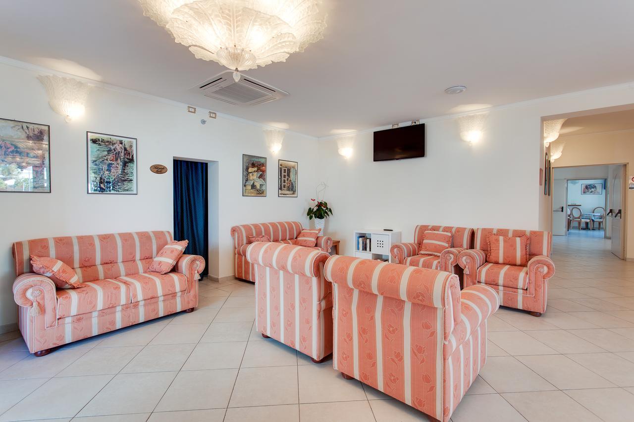 Hotel De La Ville Cesenatico Buitenkant foto
