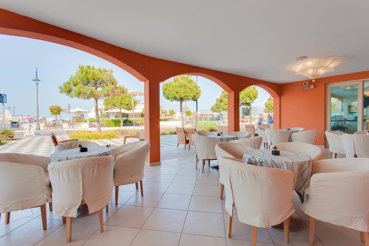 Hotel De La Ville Cesenatico Buitenkant foto