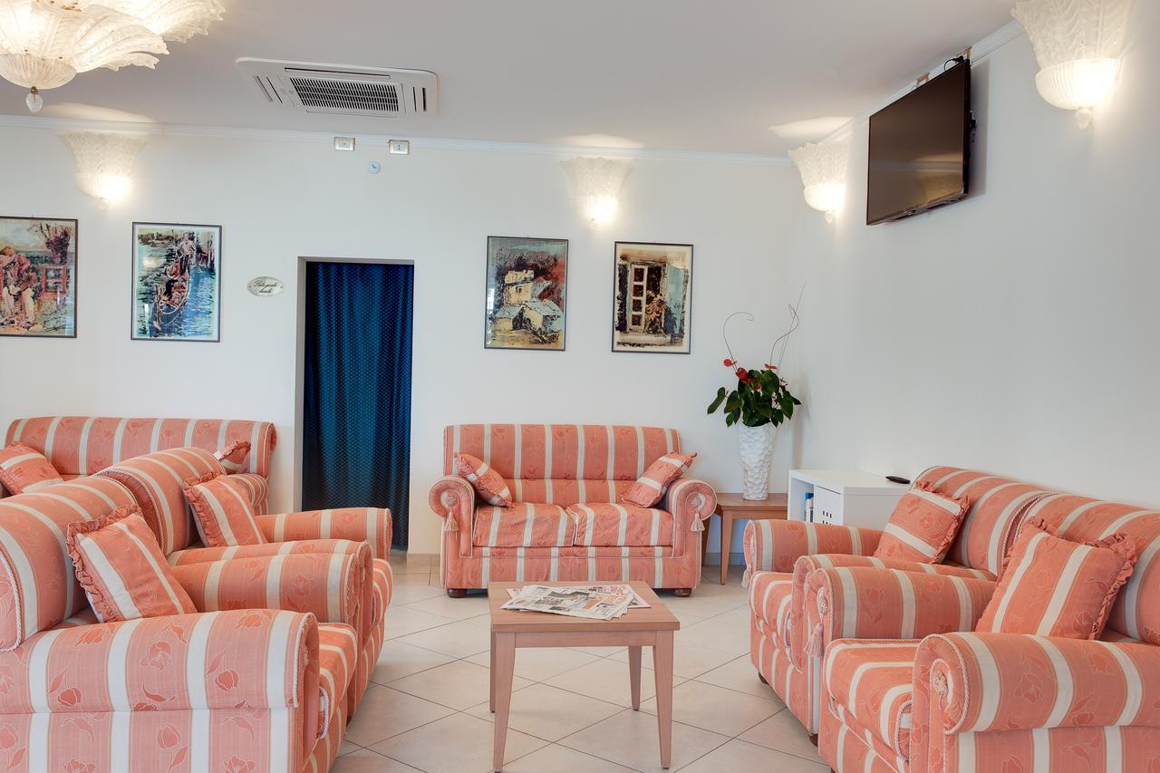 Hotel De La Ville Cesenatico Buitenkant foto