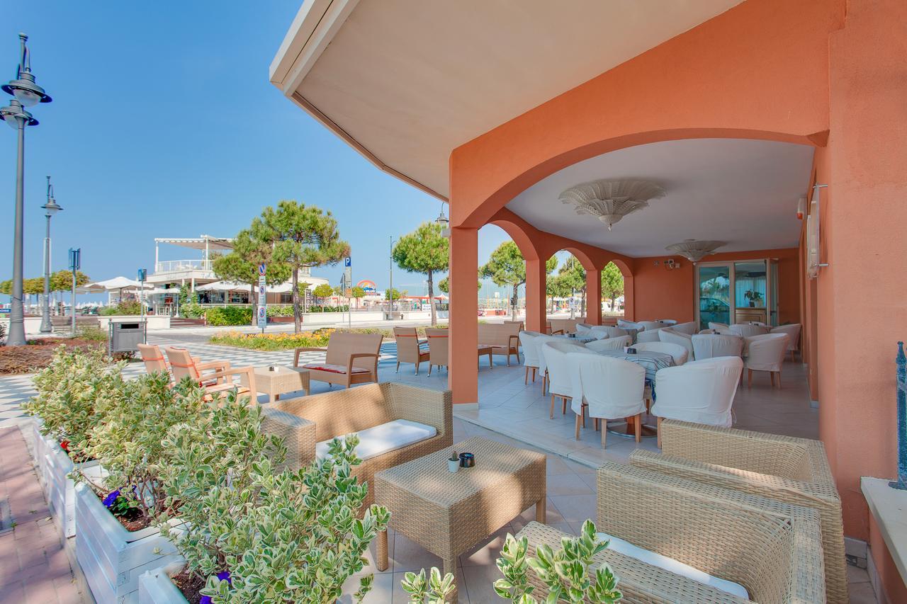Hotel De La Ville Cesenatico Buitenkant foto