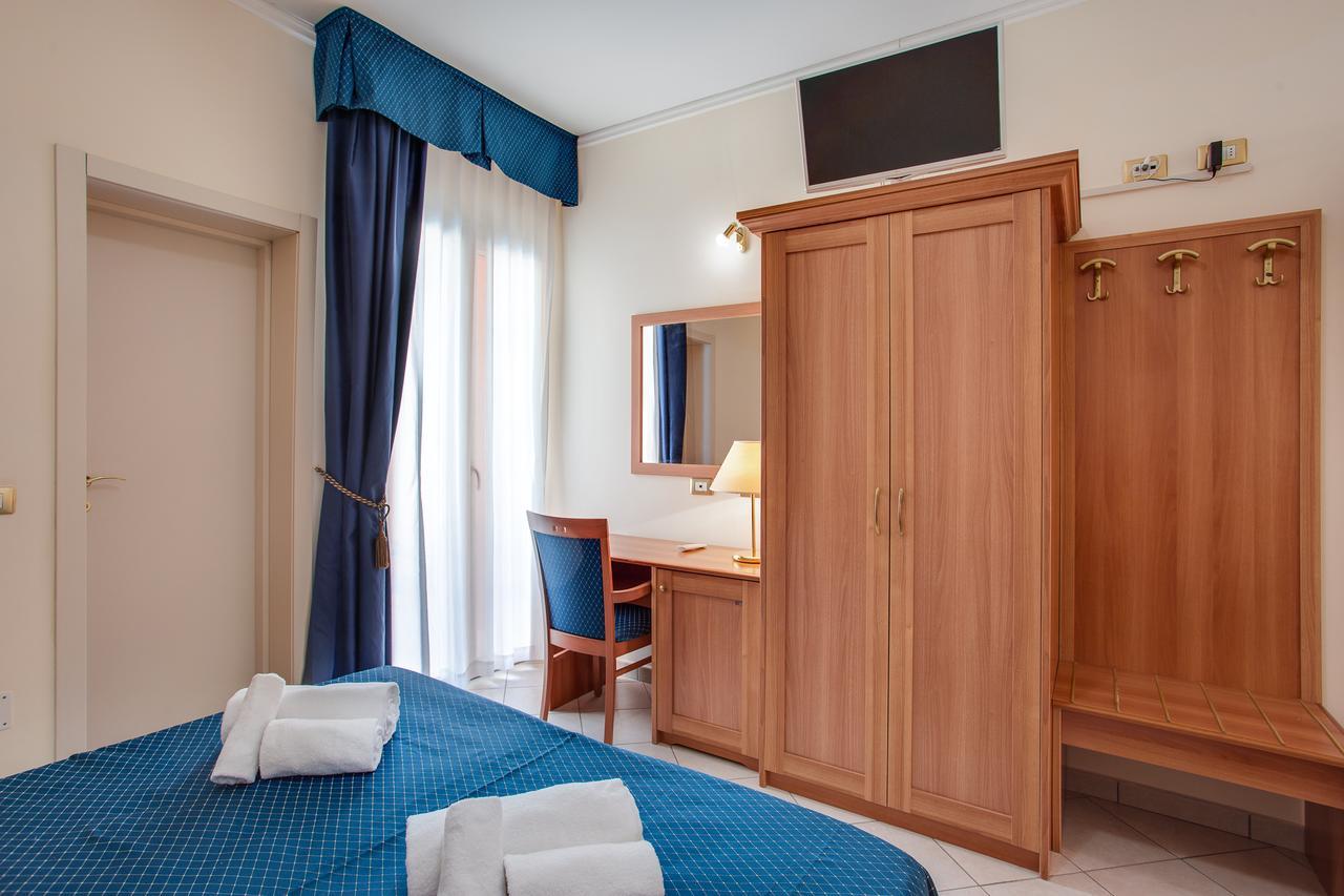Hotel De La Ville Cesenatico Buitenkant foto